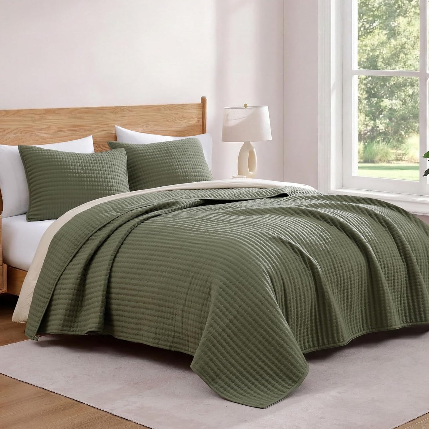 Queen Quilt-3 Pieces Lightweight Bedspreads Olive Green Queen Size Quilt Bedding Set for All Seasons, Soft Summer Coverlet with 2 Pillow Shams Suitable for Bed & Couch